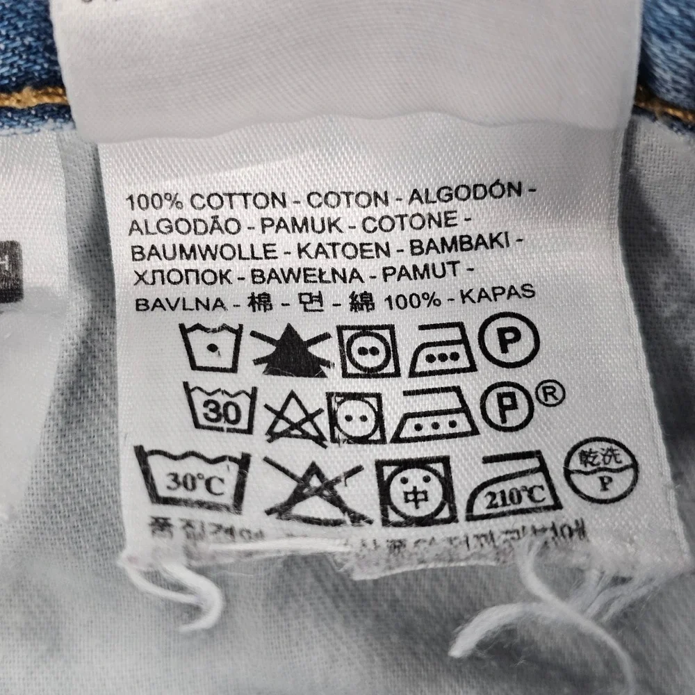 Signature by Levi Strauss item sale